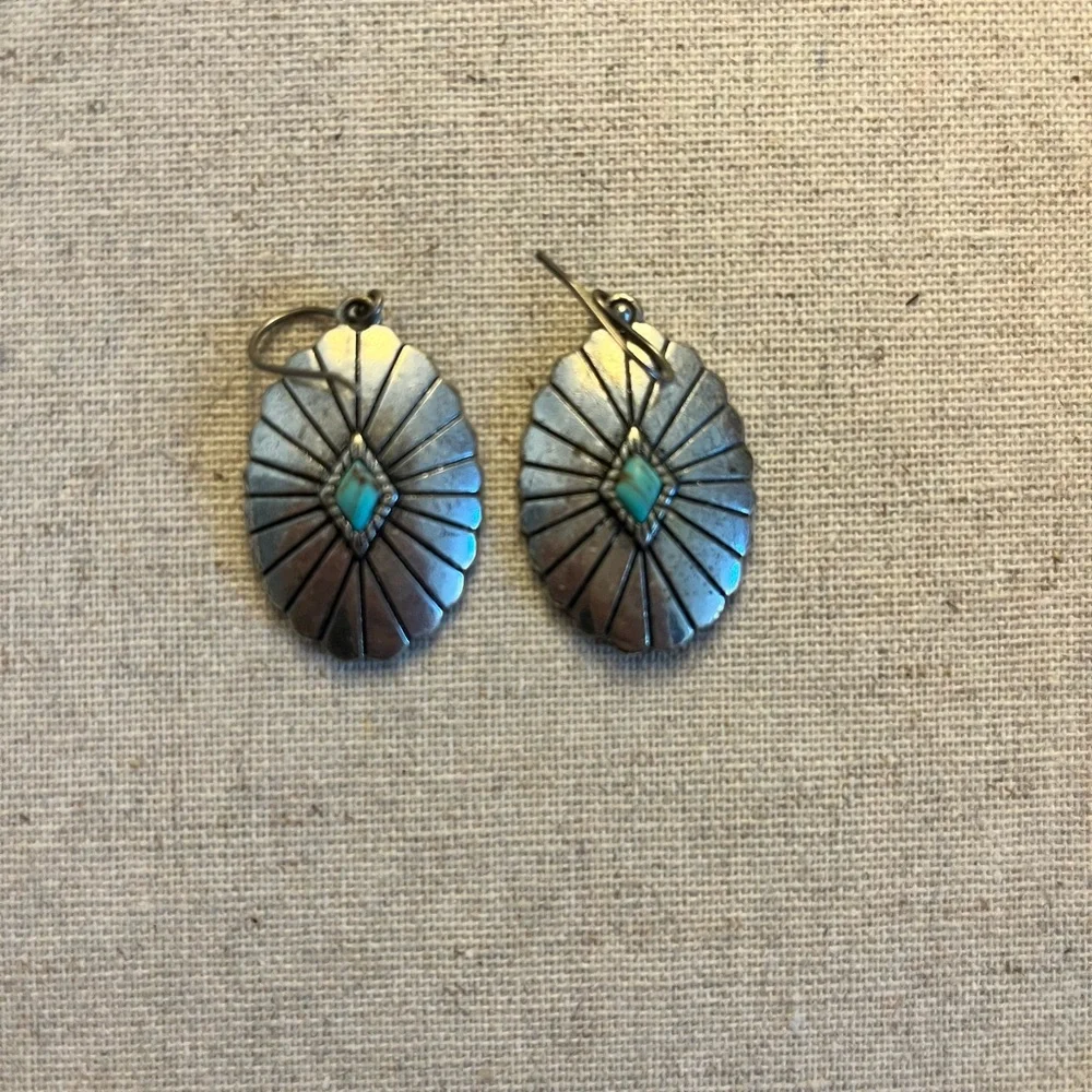 ✨ Western Silver-Toned Drop Earrings - Picture 4 of 4